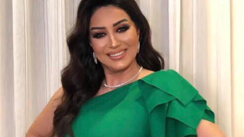 الفنانة وفاء عامر