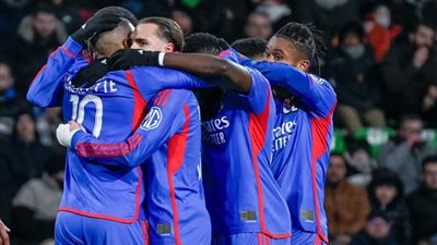 ليون يفوز على ميتز بثنائيه في الدوري الفرنسي 