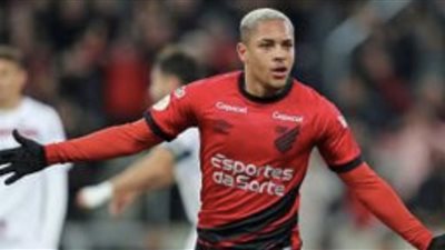 ركوب الأمواج البرازيلية: فيتور روكي يصل إلى برشلونة