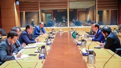 وزير الصحة ونظيره الباكستاني يناقشان تعزيز التعاون بين البلدين في المجال الصحي