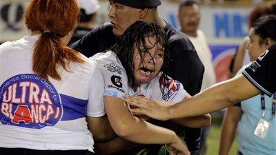 تدافع مروع: وفاة 12 مشجعًا يدفع الاتحاد السلفادوري لاتخاذ قرار صادم