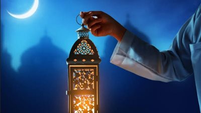 المسحراتي والفانوس والحلوي.. هكذا يحتفي المسلمون بقدوم الليالي الرمضانية