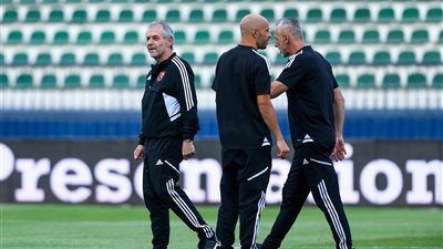 مفاجأة في تشكيل الأهلي.. قندوسي وأفشة يشاركان في مواجهة الطلائع