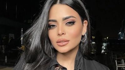 أسماء جلال تحتفل بعيد ميلادها على أضواء الشموع