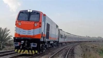 سابها وهرب..سائق توك توك يترك فتاة للموت تحت عجلات القطار