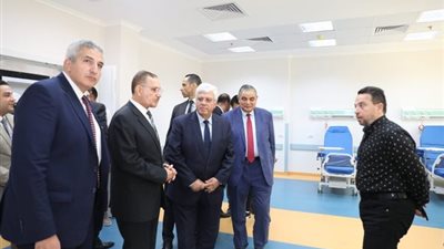 وزير التعليم العالي يتابع الموقف التنفيذي لمشروعات جامعة شرم الشيخ