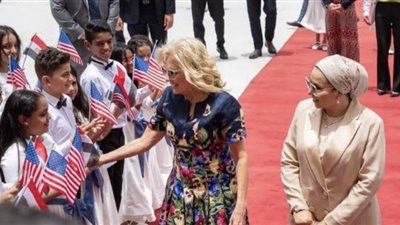 جيل بايدن تزور الجامع الأزهر وتلتقط الصور التذكارية