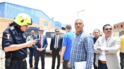 الأنصاري يتابع موقع حريق مصنع للشحوم والزيوت فى الفيوم