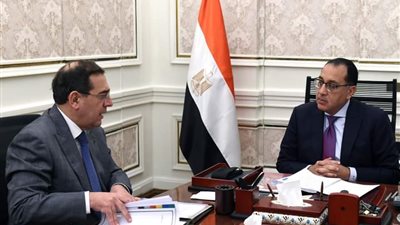 رئيس الوزراء يتابع مع وزير البترول عددًا من ملفات عمل الوزارة