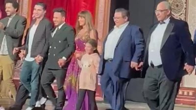 باحتفال متأخر.. دنيا سمير غانم تحتفل بعيد ميلادها مه الجمهور