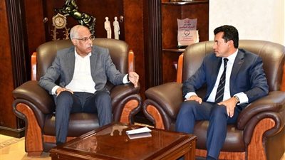 التحضيرات مستمرة.. وزير الرياضة يبحث الاستعدادات النهائية لمنتخبي مصر