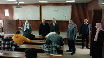 رئيس جامعة بنها يتفقد اللجان لمتابعة أعمال الإمتحانات وانتظام سيرها