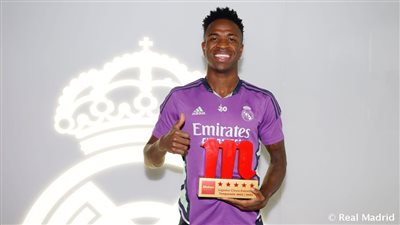 فينيسيوس يحصل على جائزة أفضل لاعب في الريال لموسم مذهل