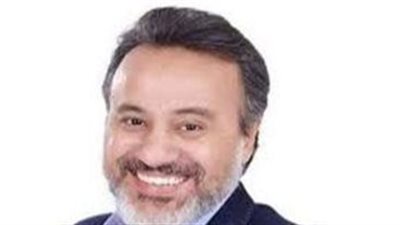 بعد نجاحه فى منصبة الأخير..إيهاب فهمى يتسلم عمله بالمركز القومي للمسرح 