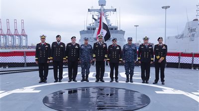 قائد القوات البحرية المصرية يلتقي آمر القوة البحرية الكويتية بالإسكندرية (صور)