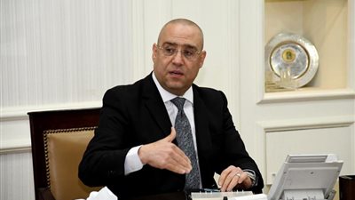 مسئولو الإسكان بالمدن يواصلون أعمال تطوير الطرق