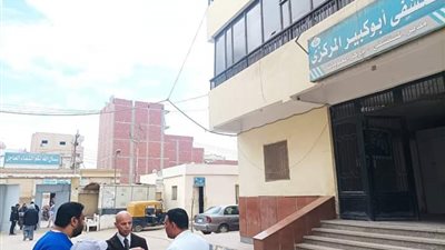 صحة الشرقية ترفع حالة الإستعداد لإحتفالات أعياد الميلاد المجيد.. ومسعود يوقع جزاء لشركة الأمن