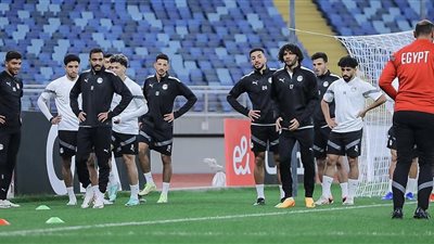 على أرض العاصمة: المنتخب المصري ينطلق في مرانه الأول بدون صلاح