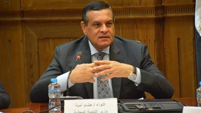 وزير التنمية المحلية يتابع جهود التعامل مع سقوط الأمطار وموجة الطقس السيئ