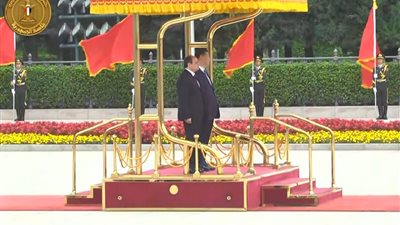 بالعزف الموسيقي.. الرئيس الصيني يستقبل السيسي في القصر الرئاسي بالعاصمة