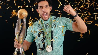 شوبير يكشف الحقيقة وراء تصرفات مشجع الزمالك في المطار