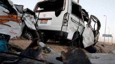 إصابة 18 شخص في إنقلاب سيارة بطريق الغردقة سوهاج