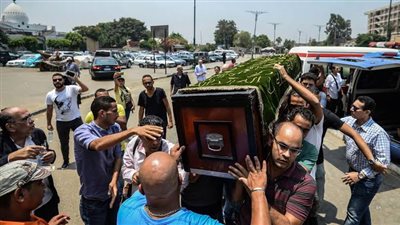 حضور أبرز نجوم الفن أثناء تشييع جثمان الراحل صلاح السعدني