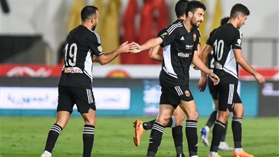 الأهلي يتألق ويعيد الصدارة لأقلامه