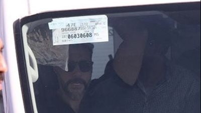 أحمد السعدني يرافق جثمان والده ويودعه لمثواه الأخير بمقابر الأسرة