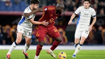 تصاعد مأساة مورينيو: إشراك بطاقة حمراء في تعادل روما وأتالانتا