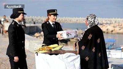 «الداخلية» ترسم البهجة والفرحة على وجه الأسر الأكثر احتياجًا بالمحافظات قبل رمضان.. صور