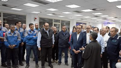 مدبولي يتفقد مصنع 