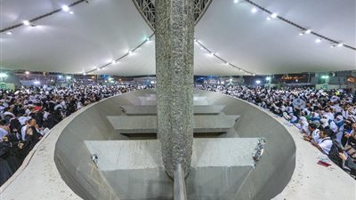 أول يوم العيد.. حجاج بيت الله الحرام يواصلون رمي الجمرات