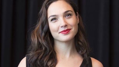 جال جادوت تعترض على وقف إطلاق النار في غزة وتنادي بعودة الرهائن أولًا (فيديو)