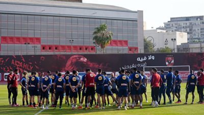 الأهلي يواصل استعداداته لملاقاة فاركو في دورى نايل