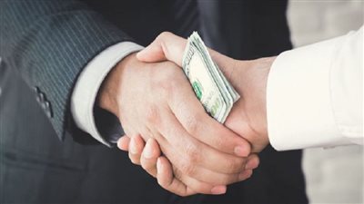 تصل للمؤبد.. تعرف على عقوبة الرشوة وفقا للقانون المصري
