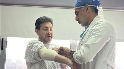 هاني شاكر يُعلن تحسن حالته الصحية بعد إجراء عملية جراحية