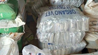 ضبط 14 طن خامات ومكسبات طعم مجهولة المصدر داخل أحد مصانع اللحوم بطريق بلبيس