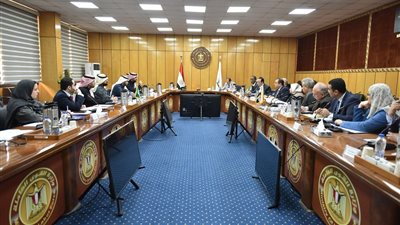 وزير القوى العاملة يتلقى وفد من وزارة الموارد البشرية السعودية لإعتماد برنامج الفحص المهني