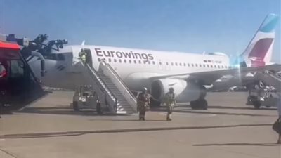 بالفيديو.. طائرة تقل مشعجين إنجليز تتعرض لهبوط اضطراري لهذا السبب