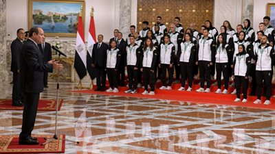 السيسي يهنئ الحاصلين على ميداليات ذهبية: فرحتوا كل الناس