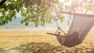 خبيرة الإتيكيت تستعرض نصائح للاستمتاع بأجواء الصيف