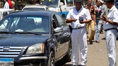 كواليس تعسف موظف مرور من سيدة أثناء ترخيص سيارتها