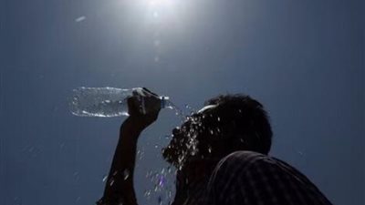 مع ارتفاع درجات الحرارة.. نصائح للنجاة من موجة الحر