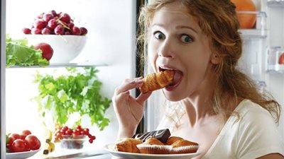 الأكل بشراهة شديدة.. اضطراب نفسي يهدد حياة المصاب به