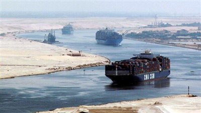 رئيس هيئة قناة السويس يوضح حقيقة تعليق حركة الملاحة