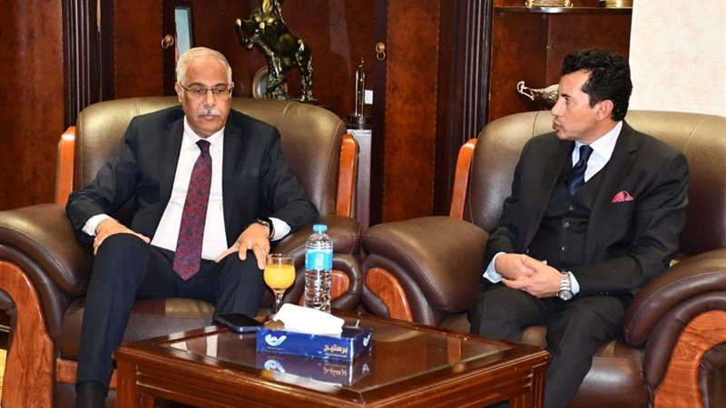 ECE179E7-1C24-4FD5-95A5-8C2A177B10EB