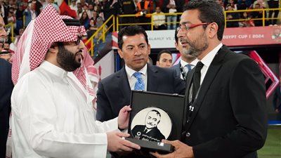 العامري فاروق يُكرم في نهائي كأس مصر.. جسد غائب وروح حاضرة