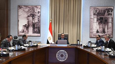 مدبولي يتابع موقف تطبيق منظومة الشحن المُسبق