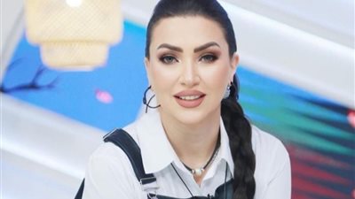 جمبسوت أسود.. الإعلامية إيمان عز الدين في أحدث ظهور